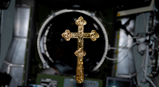«Крест – хранитель всея вселенныя»,  или зачем космонавты берут святыни в космос