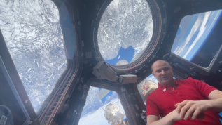 ПОЗДРАВЛЕНИЕ С ВОСКРЕСЕНИЕМ ХРИСТОВЫМ И ДНЕМ КОСМОНАВТИКИ С БОРТА МКС