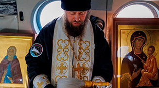 НАСТОЯТЕЛЯ НАШЕГО ХРАМА ДОСТОЧТИМОГО ОТЦА ИЕРОМОНАХА ПАФНУТИЯ ПОЗДРАВЛЯЕМ С 50-ЛЕТНИМ ЮБИЛЕЕМ!