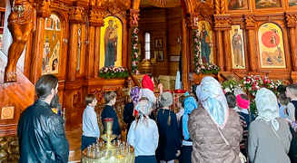 ШКОЛЬНИКИ В ЗВЕЗДНОМ ХРАМЕ